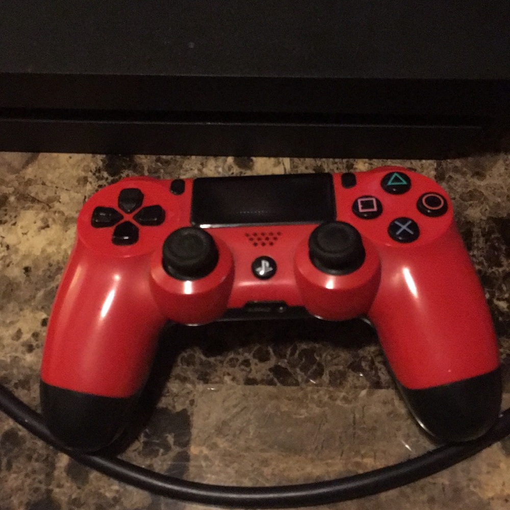 PS4 - Picture 4 of 4
